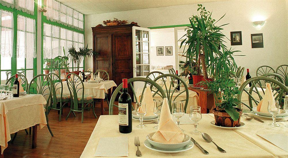 Hotel Restaurant Les Falaises Bouziès Restaurant foto