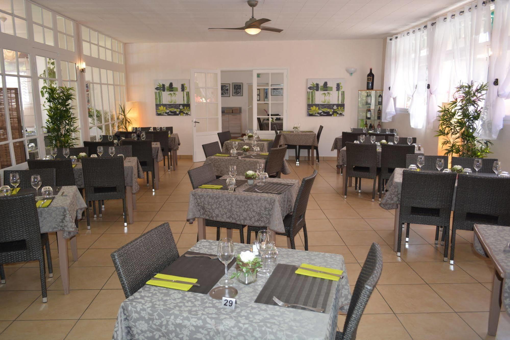 Hotel Restaurant Les Falaises Bouziès Exterior foto